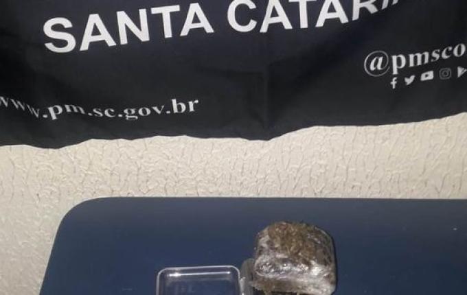 Torrões de maconha são apreendidos em posse de adolescente de 15 anos