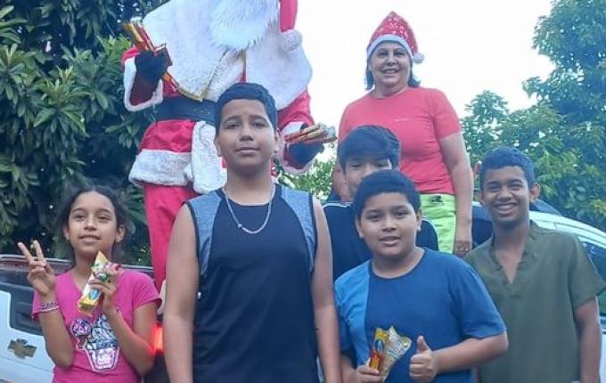 Natal Feliz das Crianças, da Família Feller, entrega doces para mais de 200 crianças