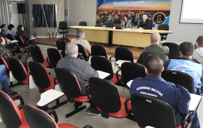 Sala de Situação da Dengue avalia cenário epidemiológico