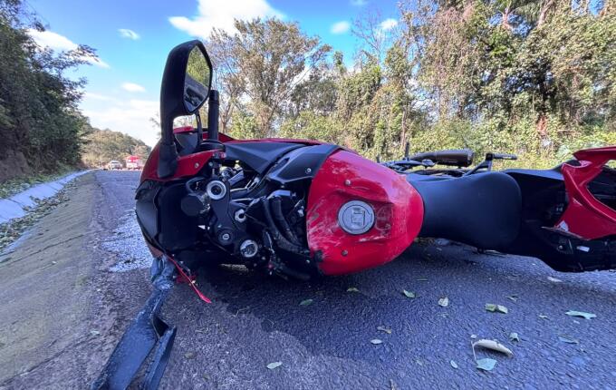 Motociclista de Maravilha morre após saída de pista na BR-282, em São Miguel do Oeste