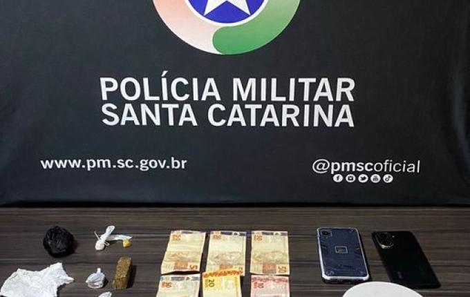 Casal é preso por tráfico de drogas após denúncia de usuário em Maravilha