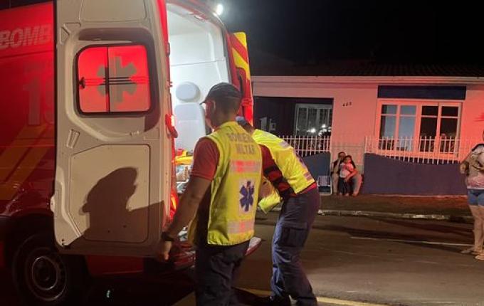 Motociclista fica ferido após colisão com carro no centro de Descanso