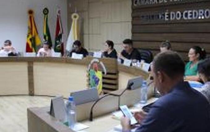 Câmara de São José do Cedro aprova projetos na primeira sessão de março