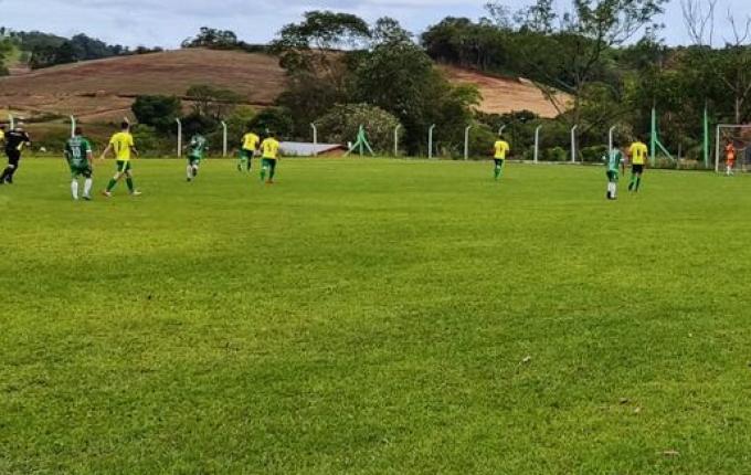 Canarinho da Mariflor vence e garante vaga na semifinal em Cedro
