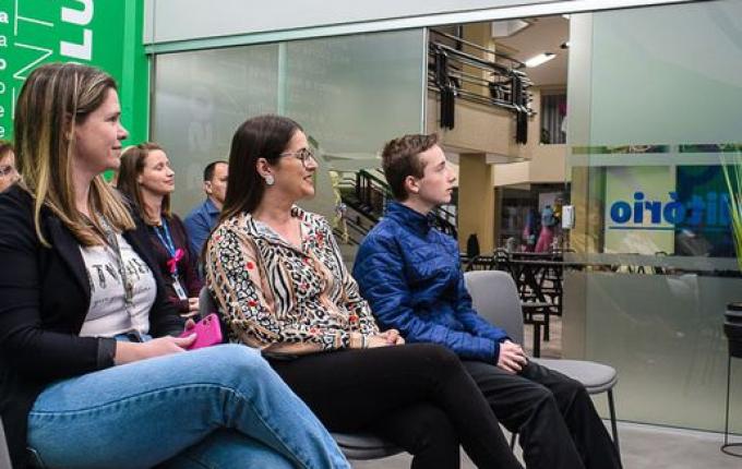 Empresas associadas a CDL apresentam vagas à Formandos do Projeto Escola do Varejo