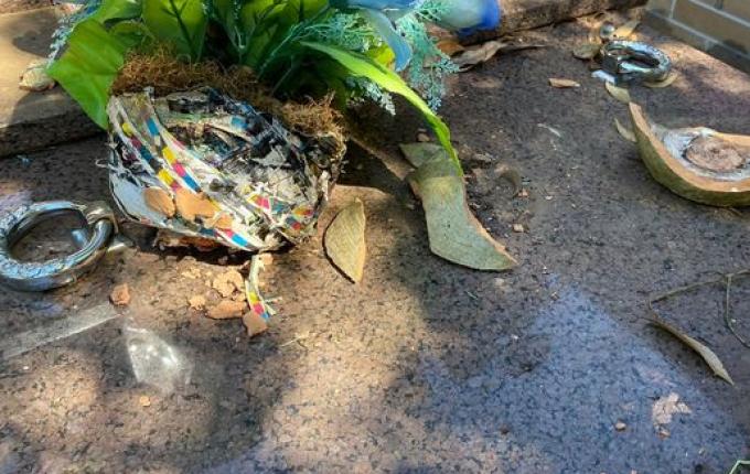 Túmulos são depredados em cemitério no interior de São João do Oeste