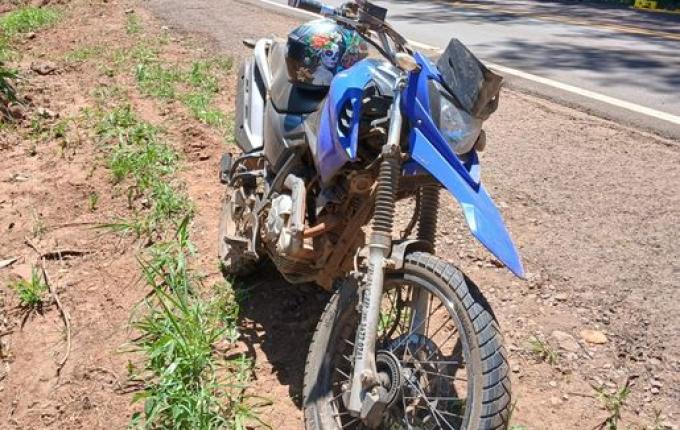 Jovem fica ferida após queda de motocicleta na SC-163, em Itapiranga