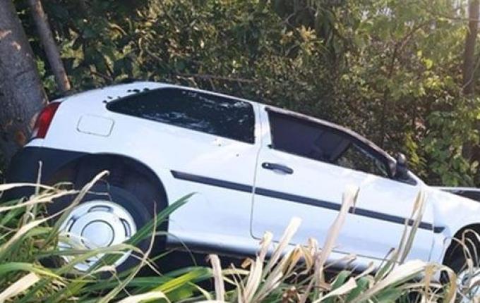 Menores furtam veículo, se envolvem em acidente e acabam detidos