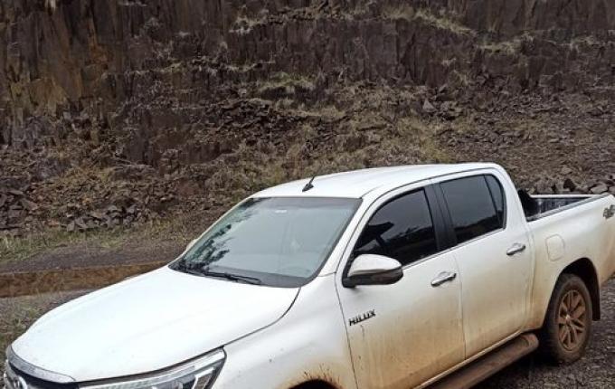Criminosos armados rendem morador e roubam Hilux em Campo Erê
