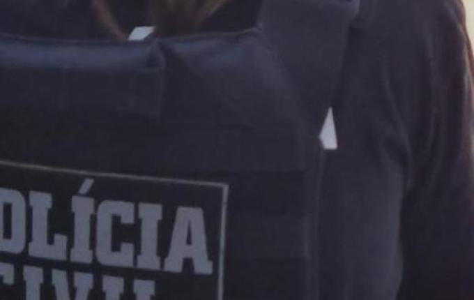 Policial civil é atacada durante transporte de detentos em SC