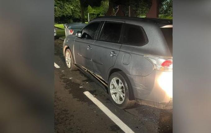 Motorista foge após acidente com carro estacionado em SMO