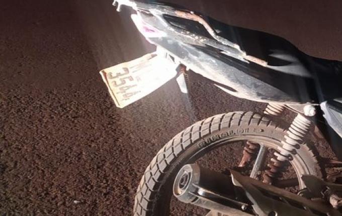 Mulher fica ferida em queda de motocicleta na SC-496 em Belmonte