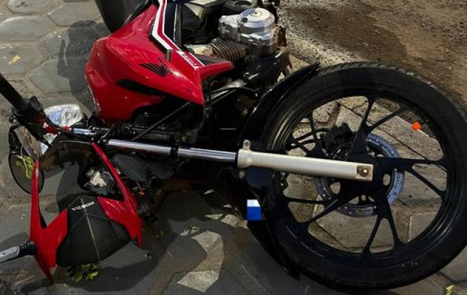 Motociclista vai parar no hospital após acidente na Willy Barth, em SMOeste