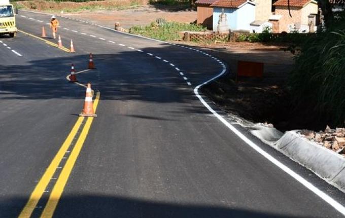 Realizadas pinturas de faixas no asfalto da Linha Índio, em Guaraciaba