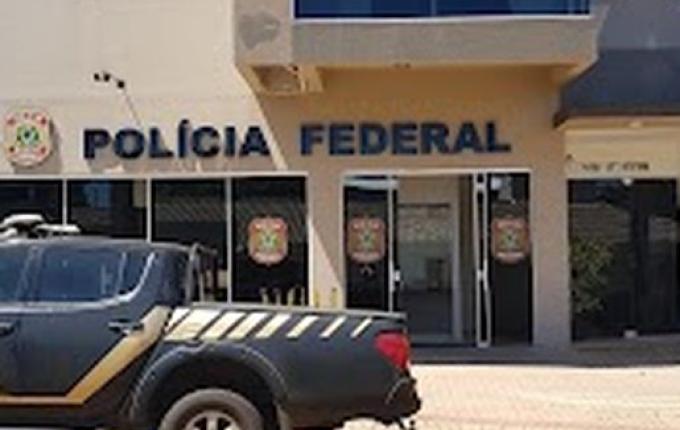 PF acompanha ingresso de estrangeiros pela aduana de Dionísio Cerqueira