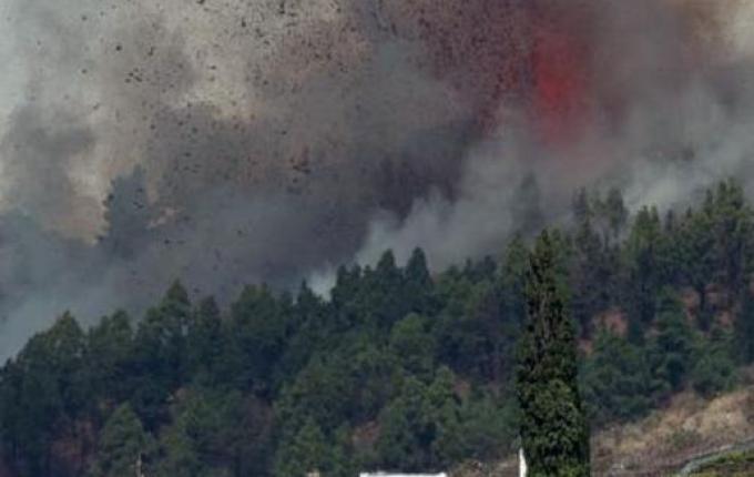 Vulcão que poderia causar tsunami no Brasil entra em erupção na Espanha