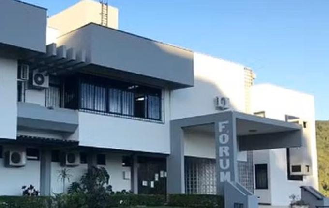 Médico cobrava até R$ 1,2 mil para fraudar fila do SUS e antecipar cirurgias na rede pública de SC