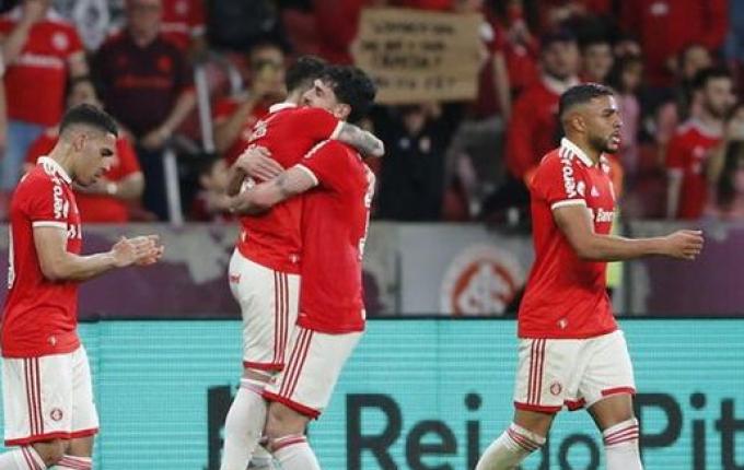Inter bate facilmente o Fluminense por 3 a 0 e acalma a tensão no Beira-Rio