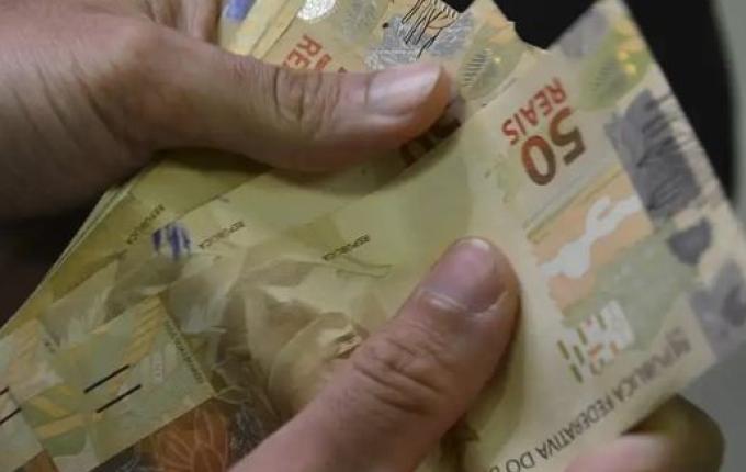 Proposta do Orçamento de 2026 prevê salário mínimo de R$ 1.631