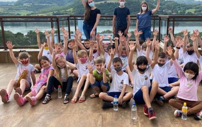 Alunos da Escola de Santo Antônio visitam Rádio Itapiranga