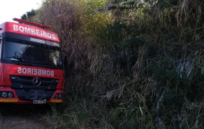 VÍDEO: Tombamento de carreta deixa motorista ferido no interior de Guaraciaba