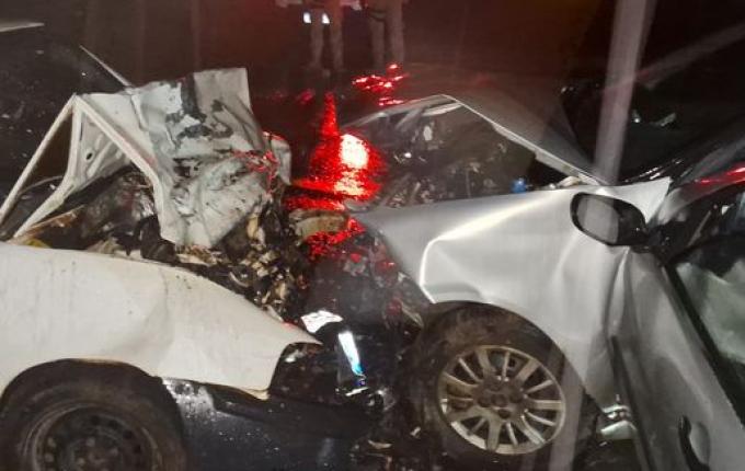 Colisão frontal entre dois carros deixa cinco feridos na SC-283