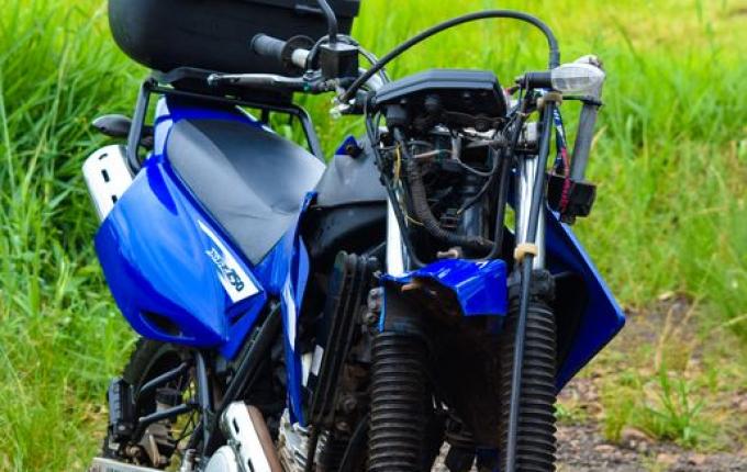 Motociclista sofre ferimentos em colisão com caminhão na BR-282