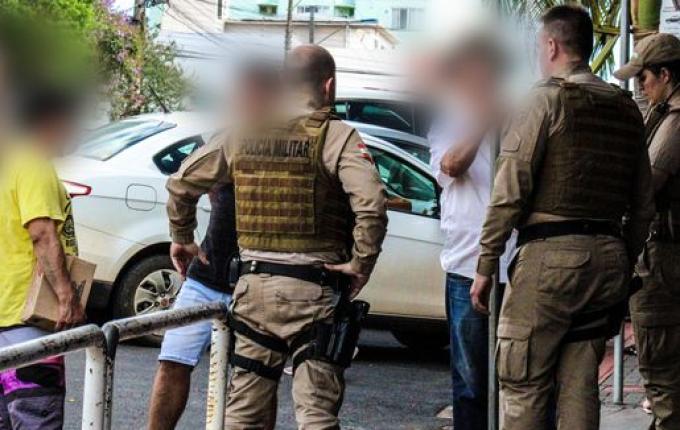 PM de folga evita esfaqueamento no centro de São Miguel do Oeste