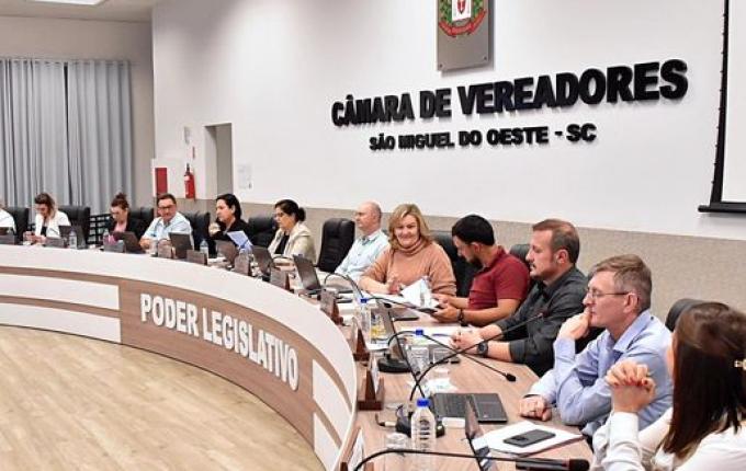 Câmara de São Miguel do Oeste aprova criação de Galeria das Mulheres Parlamentares