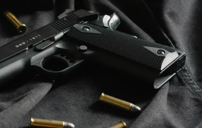 Registro de novas armas para defesa pessoal cai em 2023, e chega ao menor número desde 2004