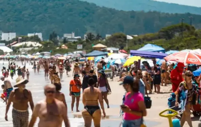 Praia de Jurerê Internacional está totalmente própria para banho
