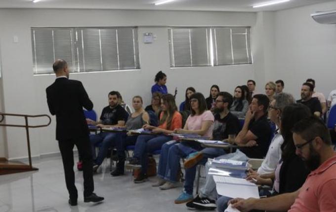 Ameosc promove capacitação sobre gestão de patrimônio e almoxarifado nos municípios