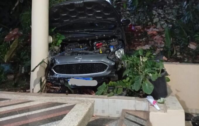 Veículo cai em ribanceira e deixa quatro idosas feridas em Cunha Porã