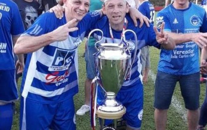 Jogador morre após ser atingido com uma voadora em partida de futebol no RS