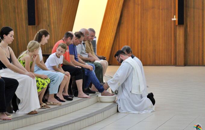Missa de Lava-Pés abre celebrações do Tríduo Pascal em São Miguel do Oeste