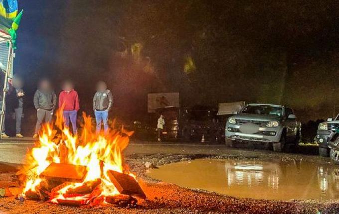 Alexandre de Moraes proíbe bloqueios de trânsito em todo o país