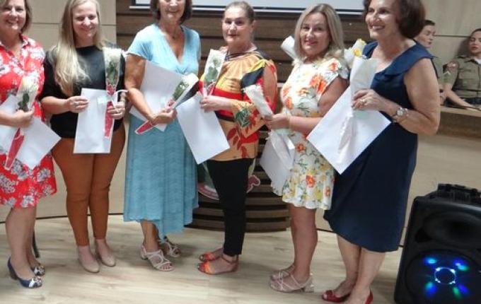 Câmara de Vereadores inaugura galeria Lilás e presta homenagem às mulheres