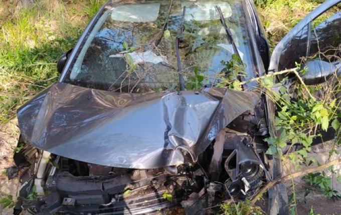 Mulher fica ferida em saída de pista na SC-157