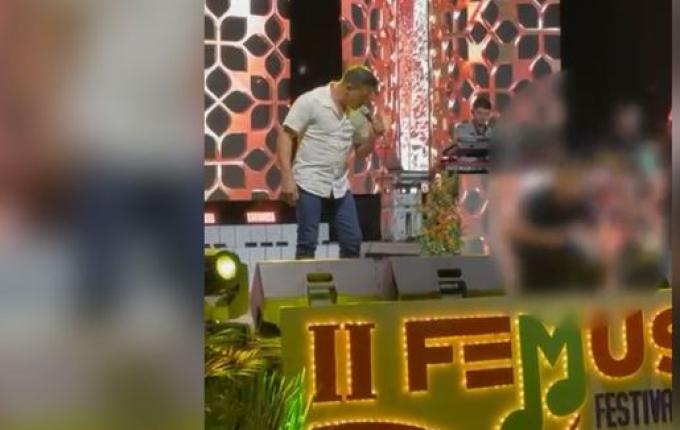 Artista desmaia no palco e é socorrido durante festival em SMOeste