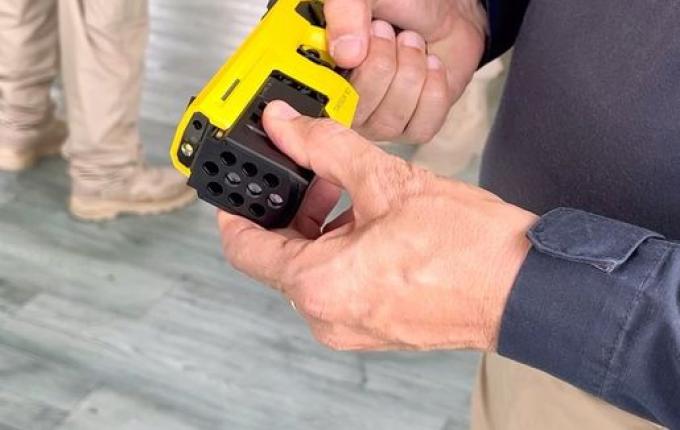 PRF adota nova geração de armas elétricas para abordagens em SC