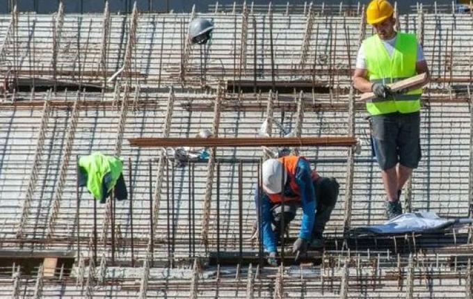 Taxa de desemprego cai para 5,4% no Brasil, aponta IBGE