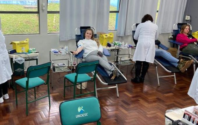Coleta de sangue na Unoesc reúne mais de 70 doadores em São Miguel do Oeste