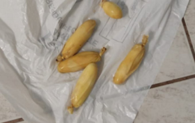 Homem é preso transportando droga em seu estômago
