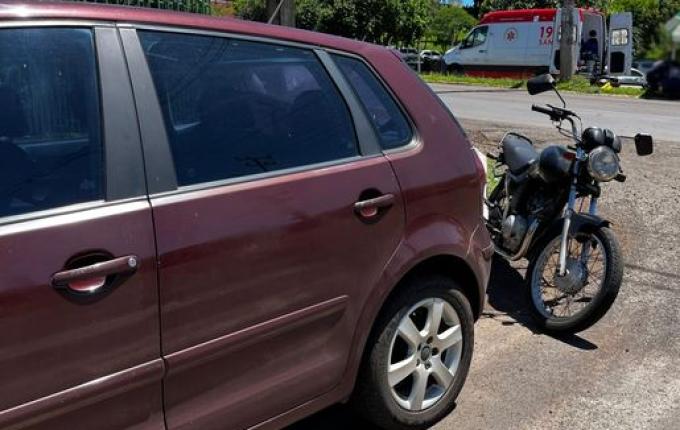 Colisão entre carro e moto deixa motociclista ferido na Willy Barth