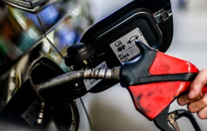 Gasolina deve subir R$ 0,68 com a volta dos impostos federais