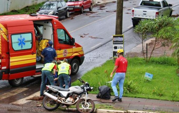 Colisão lateral deixa um ferido na Waldemar Rangrab
