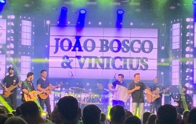 Show com João Bosco e Vinícius agitam o público na arena da 5ª Expo São João