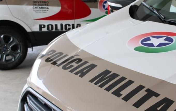 PM flagra diversos bares com aglomerações no final de semana