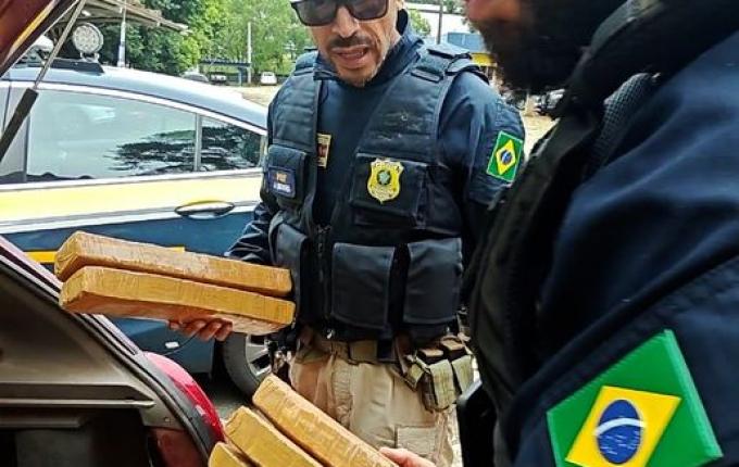 PRF apreende 120 kg de maconha em abordagem na BR-282, em Chapecó