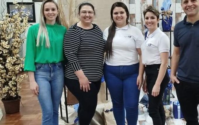 São José do Cedro: Workshop ensina lojistas a atrair clientes com vitrines criativas